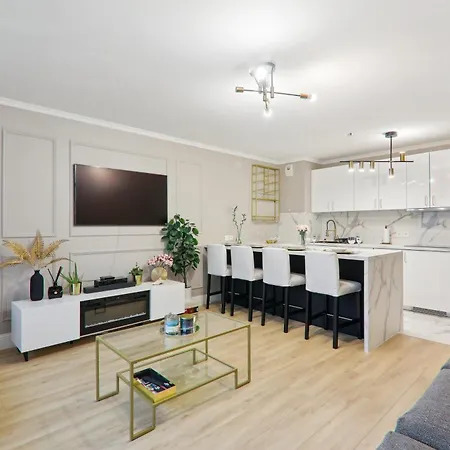 Chic Design With Parking Apartament *