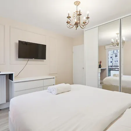 Chic Design With Parking Apartament