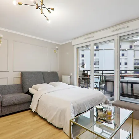 Chic Design With Parking Bezons
