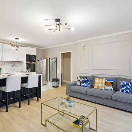 Chic Design With Parking Apartament *